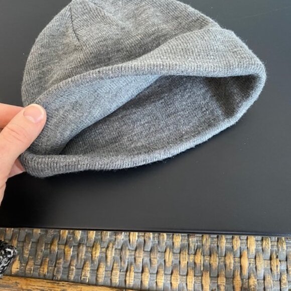 Title: TRUE x Jack & Jones Gray Knit Beanie Winter Hat Unisex - Picture 3 of 4